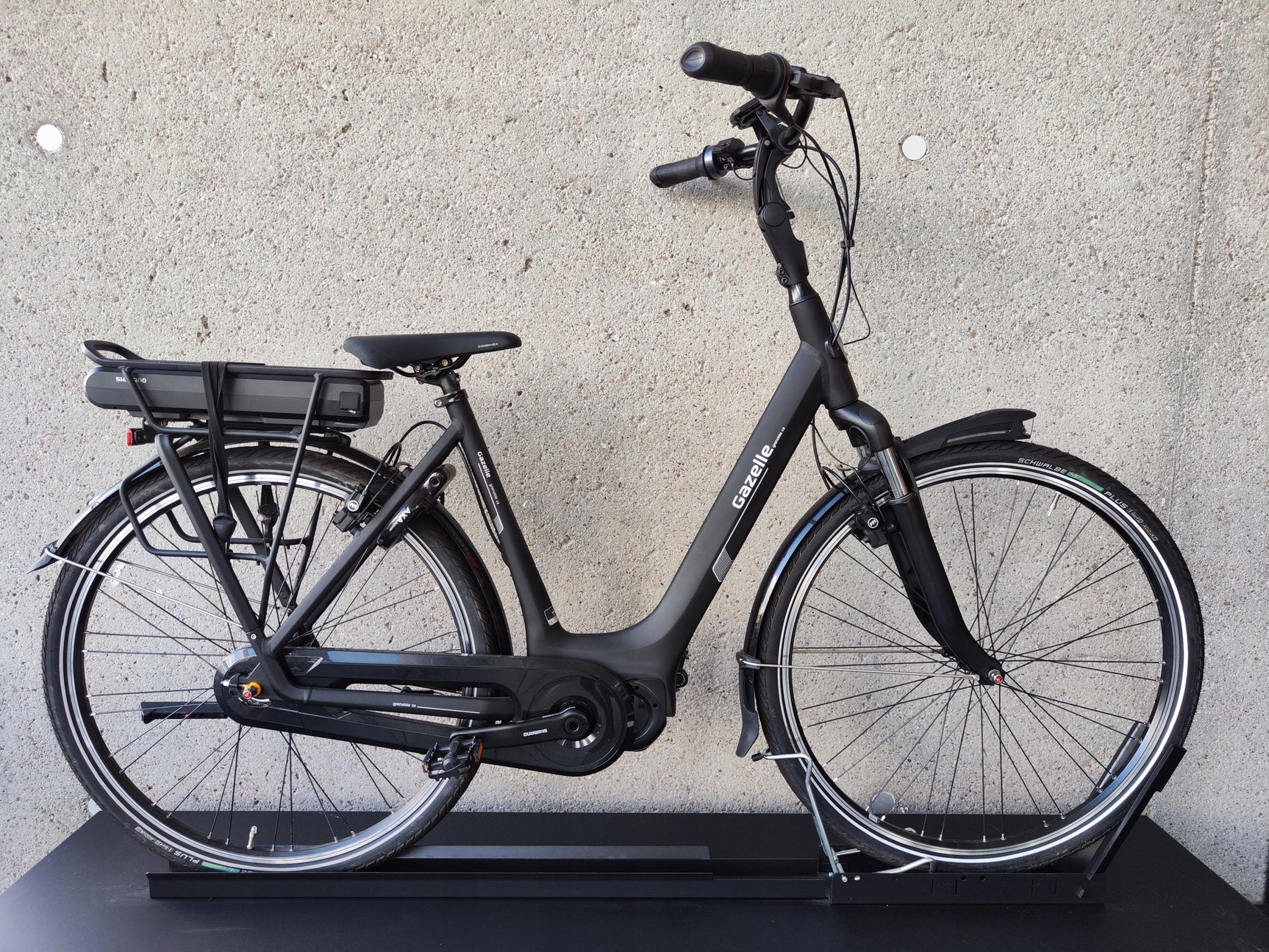 Rower elektryczny Gazelle Grenoble C8 HMS rama L53 cm koło 28 " czarny